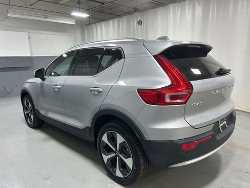 Used 2025 Volvo XC40 B5 Plus AWD/4WD image 2