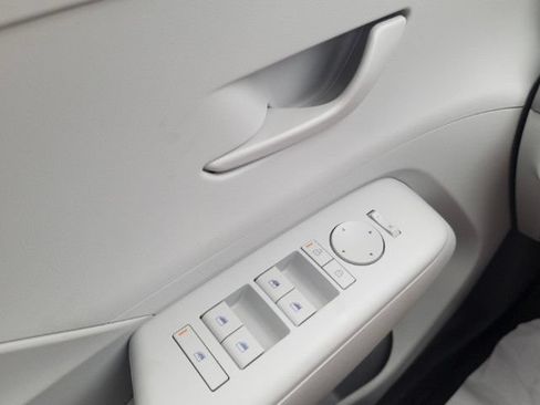 New 2027 Hyundai Kona SE FWD image 27
