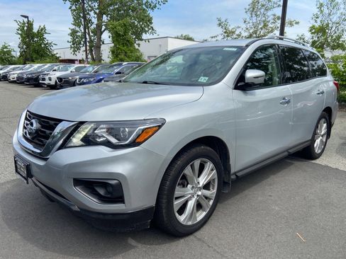 Used 2019 Nissan Pathfinder SL w/ SL Premium Package image 2