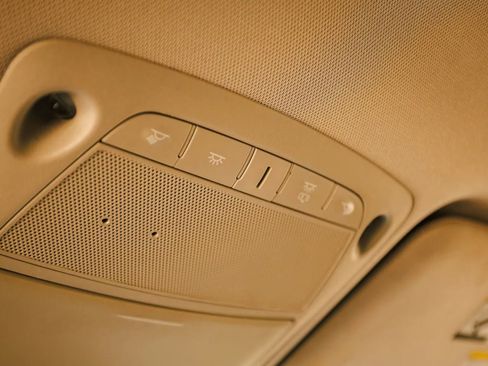 Used 2020 Nissan Rogue SV w/ Premium Package image 26