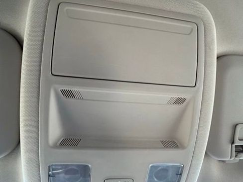 Used 2020 Ford Escape SE image 13