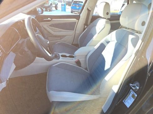 Used 2025 Volkswagen Jetta SE image 8