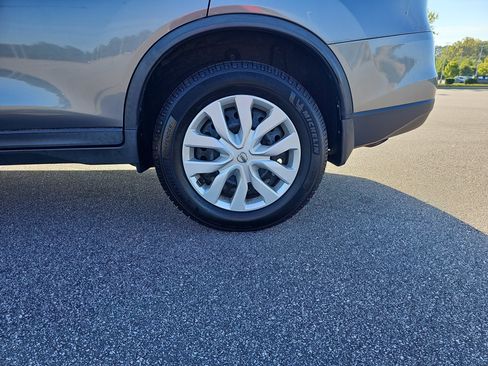 Used 2016 Nissan Rogue S AWD/4WD image 32