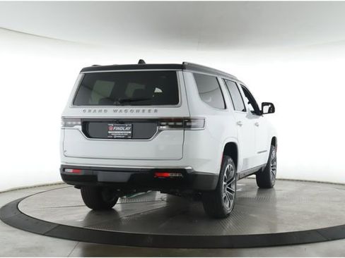Used 2025 Jeep Grand Wagoneer Series III w/ Rear Seat Video Group 1 AWD/4WD image 7