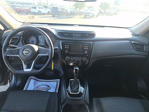 Used 2017 Nissan Rogue S w/ Appearance Package FWD image 18