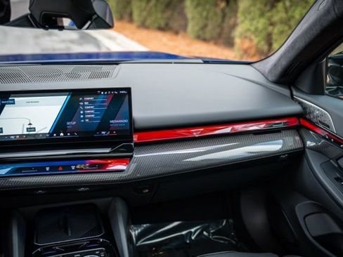 Used 2025 BMW M5 w/ Executive Package image 32