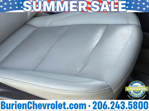 Used 2022 Chevrolet Suburban Z71 w/ Luxury Package AWD/4WD image 23