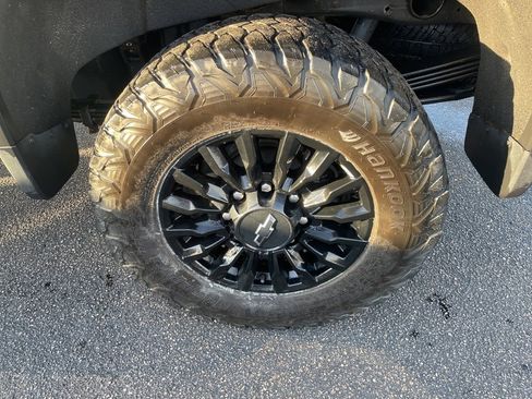 Used 2022 Chevrolet Silverado 2500 LT w/ Convenience Package image 4