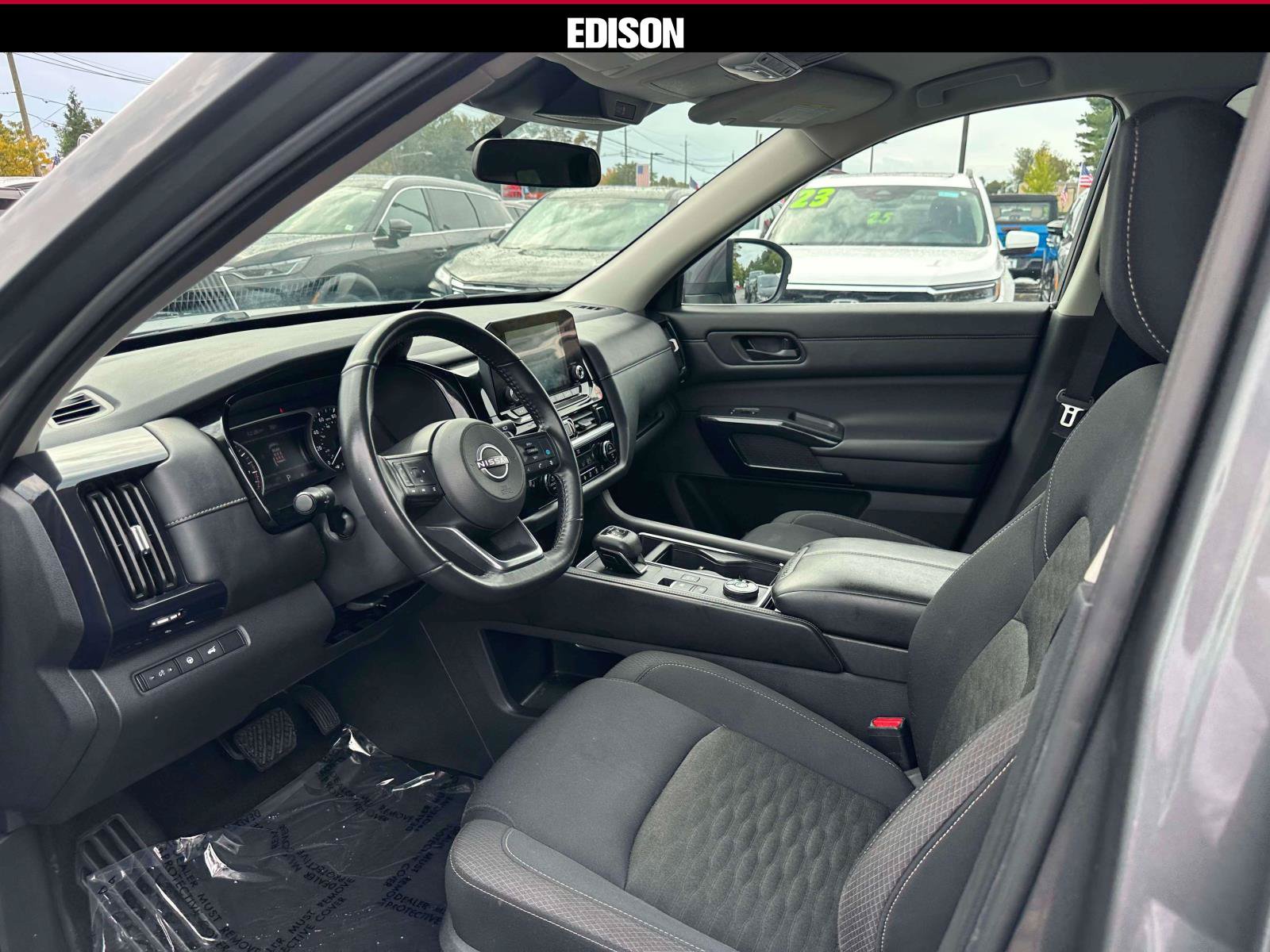 Used 2025 Nissan Pathfinder SV AWD/4WD image 15