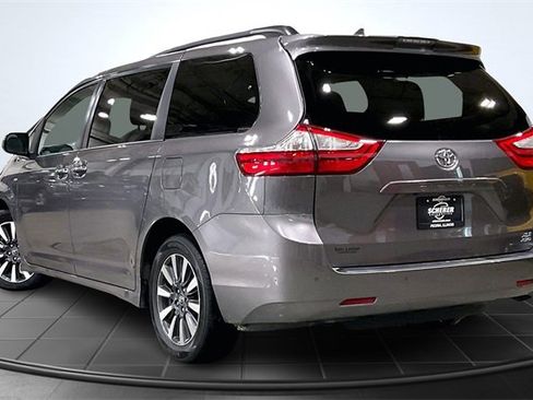 Used 2019 Toyota Sienna XLE image 13