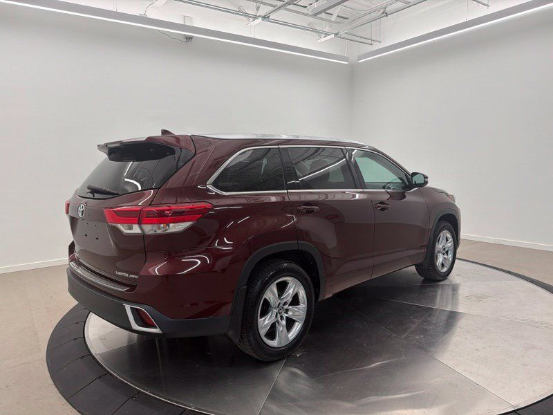 Used 2017 Toyota Highlander Limited AWD/4WD image 3