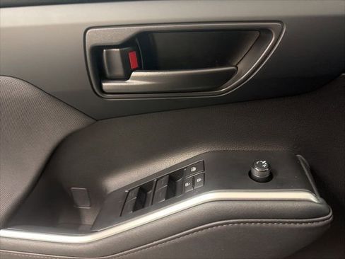 Used 2024 Toyota Highlander LE image 20