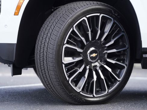 New 2026 Chevrolet Suburban High Country image 27