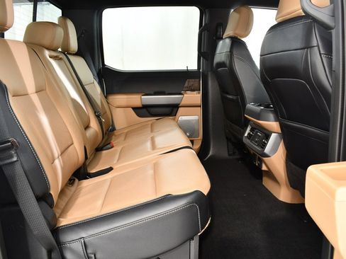 Used 2023 Ford F250 Lariat w/ Chrome Package image 19