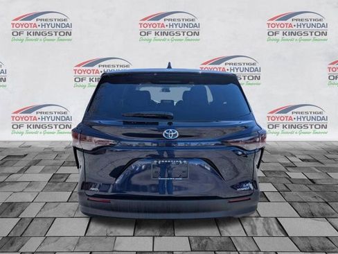 Certified 2024 Toyota Sienna LE AWD/4WD image 4