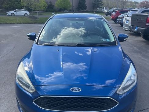 Used 2018 Ford Focus SE w/ Cold Weather Package FWD image 3