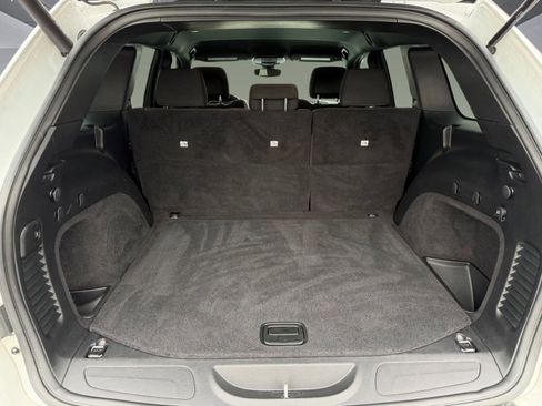 Used 2019 Jeep Grand Cherokee Laredo image 20