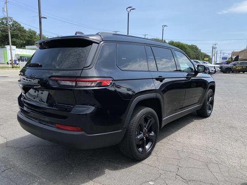 Used 2023 Jeep Grand Cherokee L Limited w/ Black Appearance Package AWD/4WD image 8