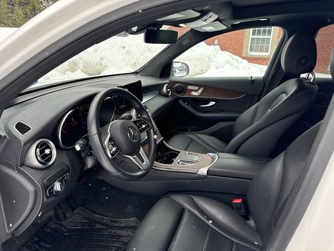 Used 2021 Mercedes-Benz GLC 300 4MATIC image 2