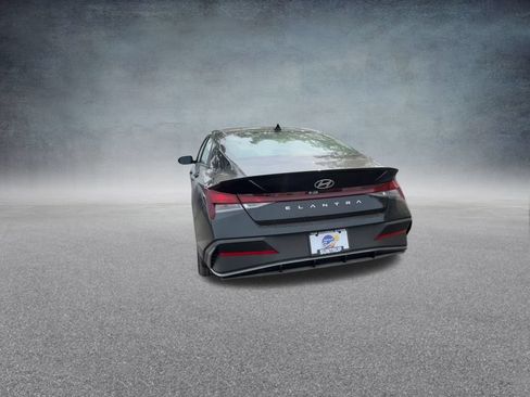 Used 2025 Hyundai Elantra Sport FWD image 20
