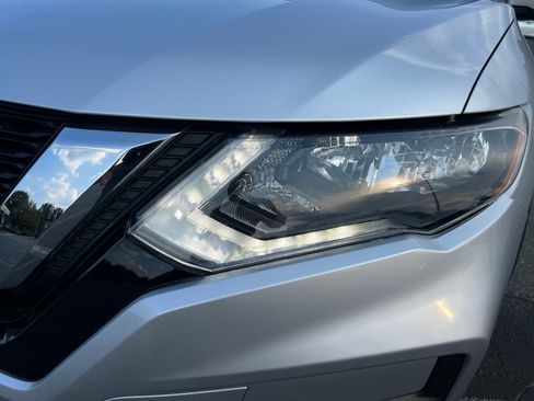 Used 2018 Nissan Rogue S FWD image 30