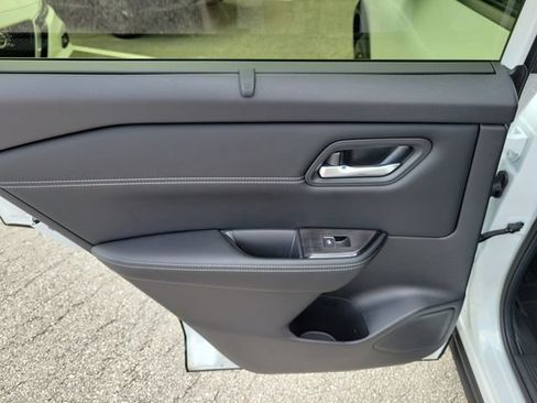 Certified 2025 Nissan Rogue SL w/ SL Premium Package FWD image 12