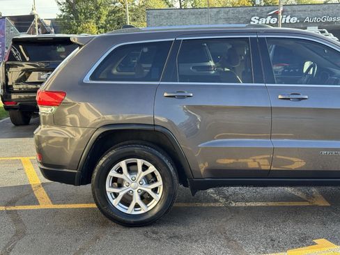 Used 2019 Jeep Grand Cherokee Laredo image 13