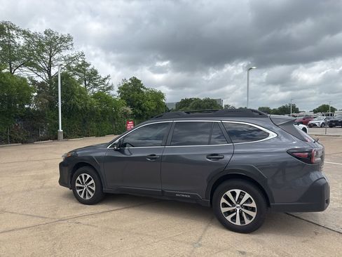 Used 2023 Subaru Outback Premium image 7