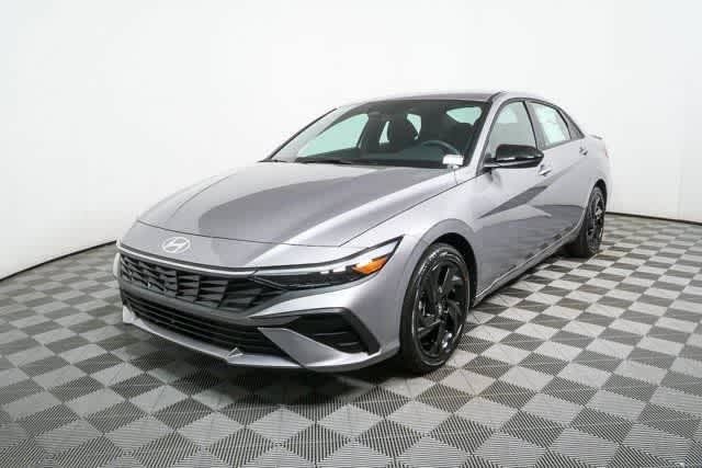 New 2026 Hyundai Elantra SEL FWD image 9