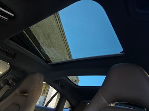 Used 2018 Porsche Panamera 4 image 22