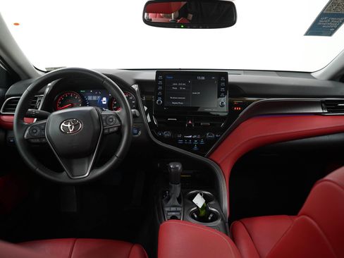 Used 2022 Toyota Camry XSE FWD image 14