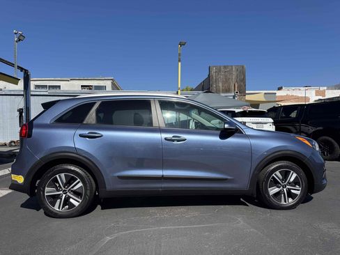 Used 2022 Kia Niro EX FWD image 4