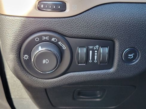 Used 2018 Jeep Cherokee Limited image 44