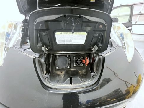 Used 2012 Nissan Leaf SL image 24