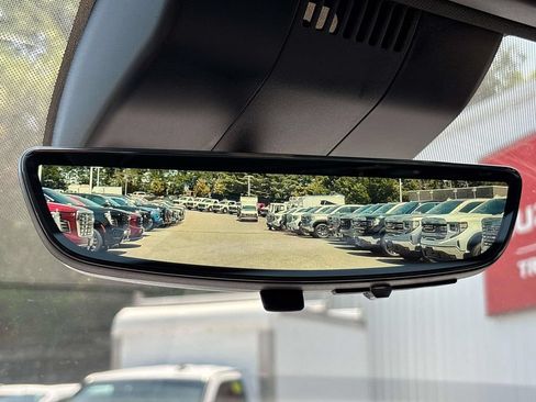 New 2026 GMC Yukon AT4 Ultimate w/ LPO, Illumination Package AWD/4WD image 16