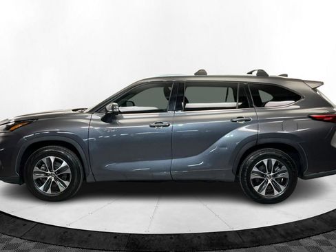 Certified 2021 Toyota Highlander XLE image 2
