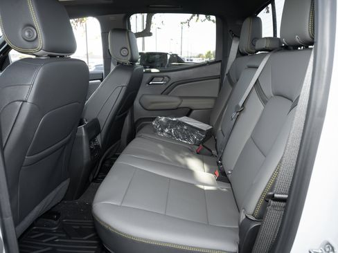 New 2026 Chevrolet Colorado ZR2 w/ Off-Road Front Bumper Package image 39