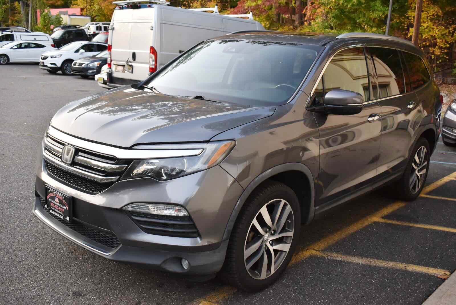 Used 2017 Honda Pilot Elite image 1