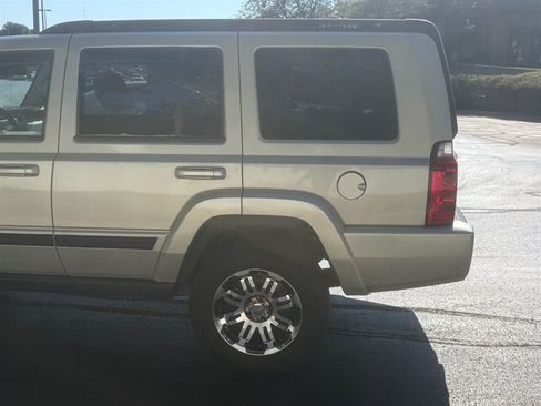 Used 2008 Jeep Commander Sport AWD/4WD image 28