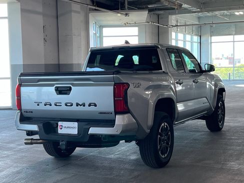 Used 2025 Toyota Tacoma TRD Sport AWD/4WD image 11
