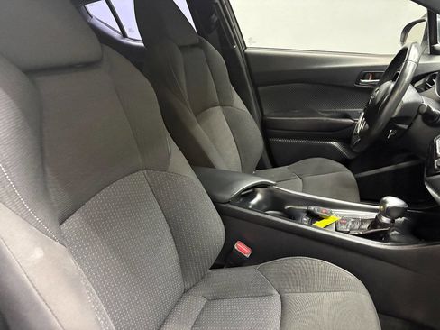 Used 2018 Toyota C-HR XLE image 39