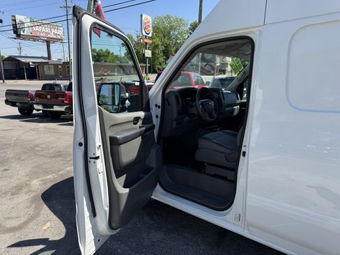 Used 2021 Nissan NV 3500 SV RWD image 12