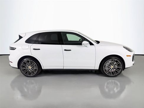 Used 2022 Porsche Cayenne Turbo AWD/4WD image 27