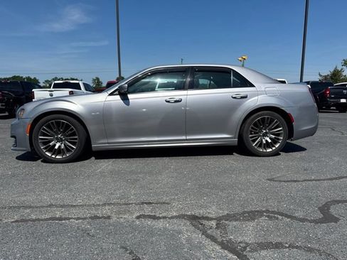 Used 2018 Chrysler 300 S w/ 300S Premium Group RWD image 11