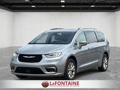 Certified 2021 Chrysler Pacifica Touring-L w/ Uconnect Theater Family Group