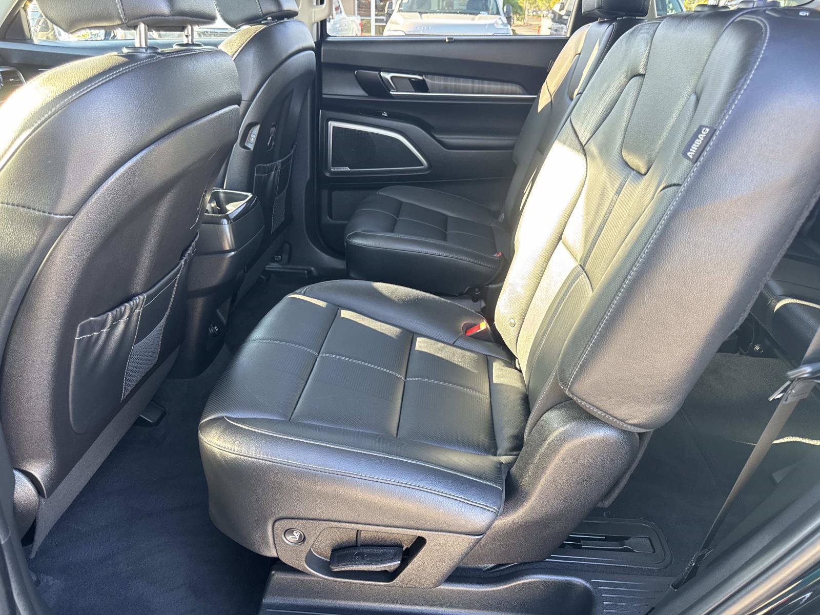 Used 2024 Kia Telluride EX w/ EX Captain's Chair Package FWD image 12