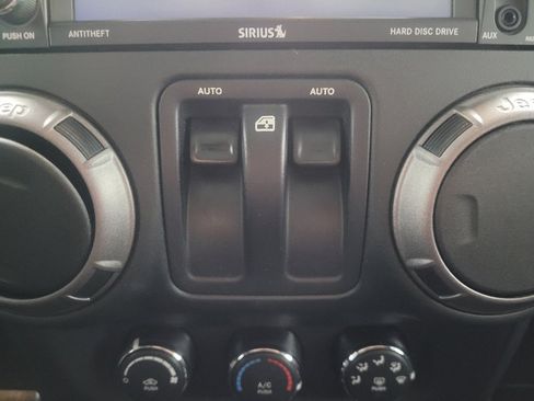 Used 2018 Jeep Wrangler Sport AWD/4WD image 27