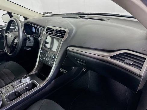 Used 2020 Ford Fusion SE FWD image 32