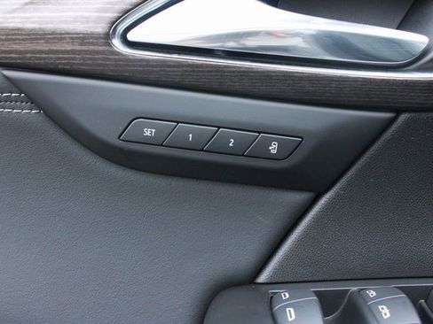 Used 2023 Buick Envision Avenir image 12