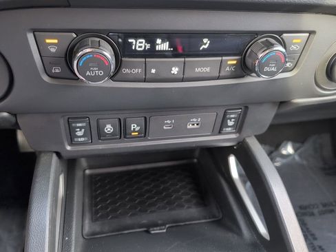 Used 2023 Nissan Frontier SV w/ SV Convenience Package image 18